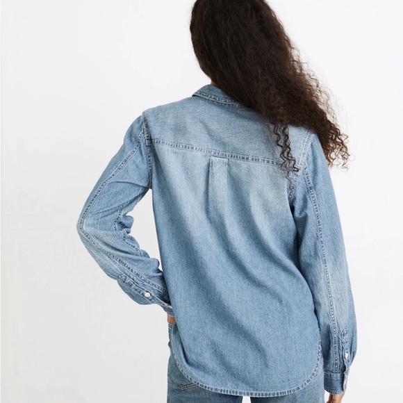 Madewell Denim Button-Up Shirt in Bluffton Wash - Picture 2 of 8